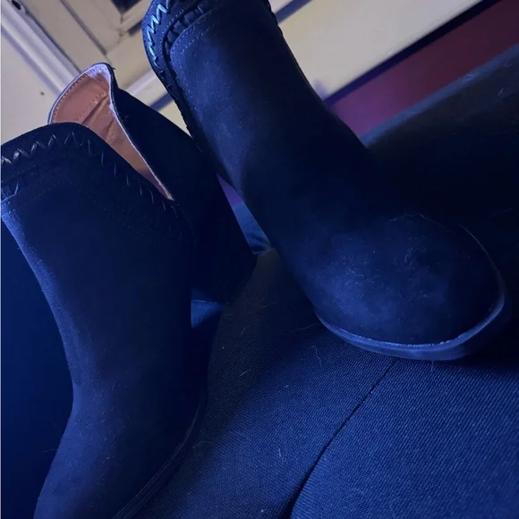 NWOT Black with Design Trim Women’s Ankle Booties - Picture 8 of 10